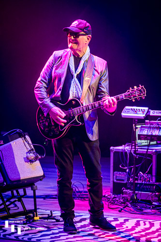 Jan Akkerman on guitar