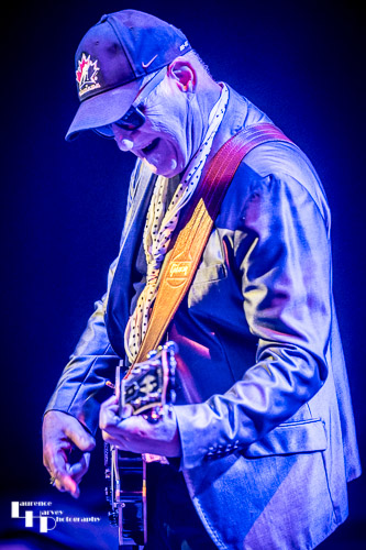 Jan Akkerman on guitar