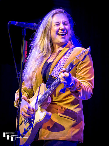 Joanne Shaw Taylor on vocals & guitar