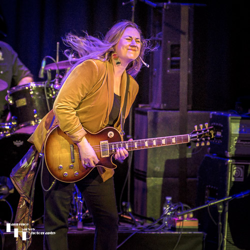 Joanne Shaw Taylor on vocals & guitar