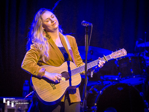 Joanne Shaw Taylor on vocals & guitar