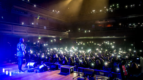 Crowd participation with mobile phone lights