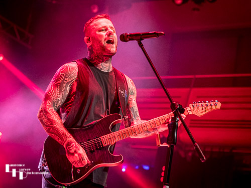 Kris Barras on guitar & vocals