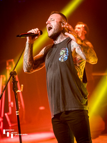 Kris Barras on guitar & vocals