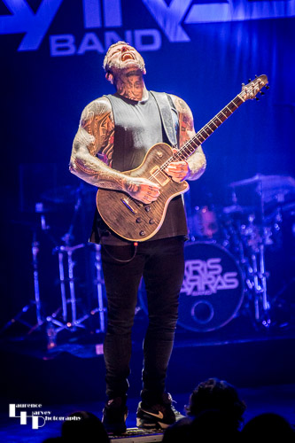 Kris Barras on guitar & vocals