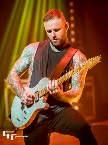 Kris Barras on guitar & vocals