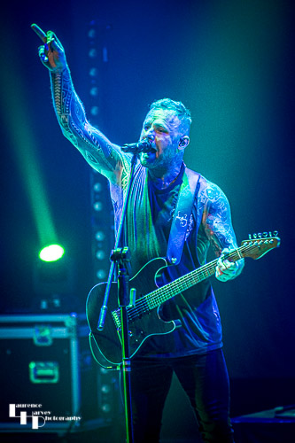 Kris Barras on guitar & vocals