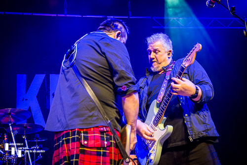 Alan & Stevie Nimmo on guitar