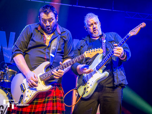 Alan & Stevie Nimmo on guitar