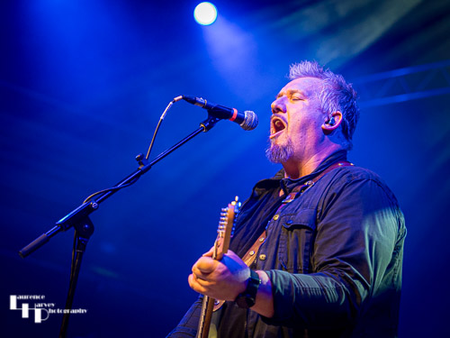 Stevie Nimmo on guitar & vocals