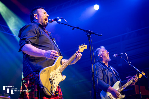 Alan Nimmo on guitar & vocals