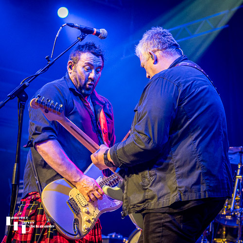 Alan & Stevie Nimmo on guitar