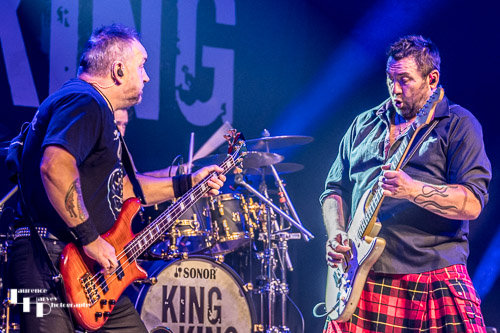 Alan Nimmo on guitar, Zander Greenshields on bass