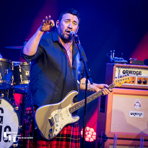 Alan Nimmo on guitar & vocals