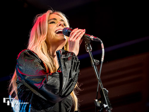 Laura Evans on vocals