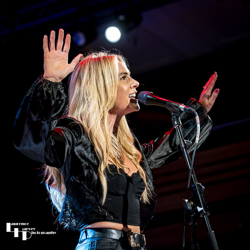 Laura Evans on vocals