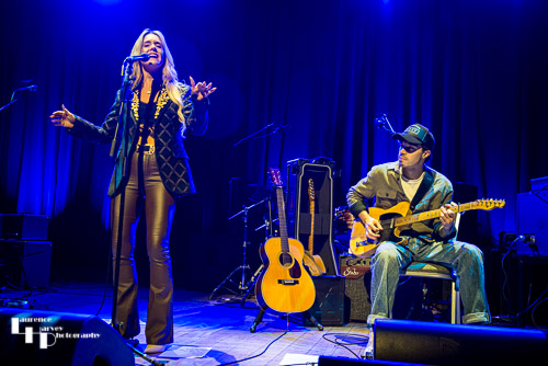 Laura Evans on vocals, Jake Loosemore on  guitar