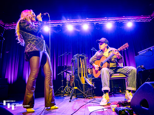 Laura Evans on vocals, Jake Loosemore on  guitar