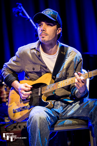 Jake Loosemore on  guitar