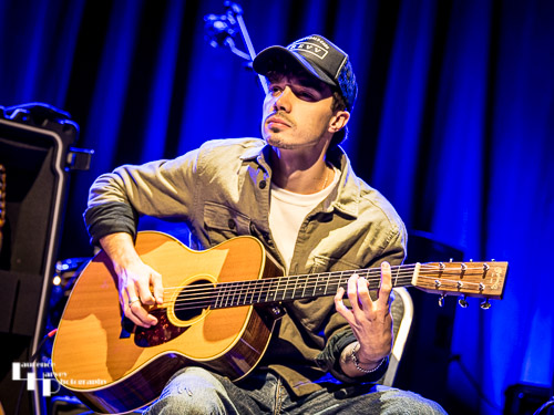 Jake Loosemore on  guitar