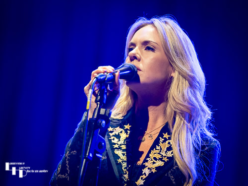 Laura Evans on vocals