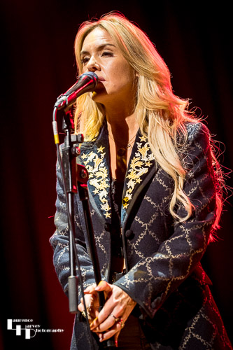 Laura Evans on vocals