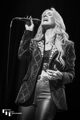 Laura Evans on vocals