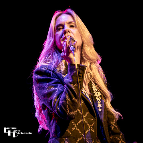 Laura Evans on vocals