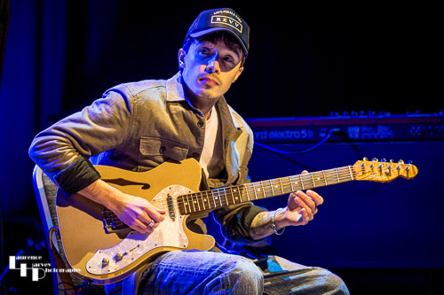 Jake Loosemore on  guitar