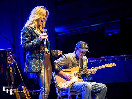 Laura Evans on vocals, Jake Loosemore on  guitar