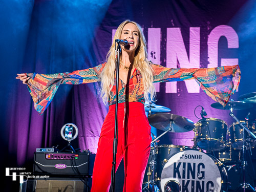 Laura Evans on vocals