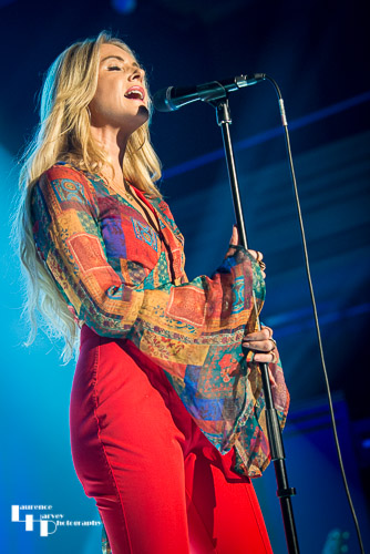 Laura Evans on vocals