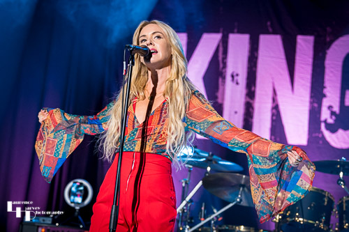 Laura Evans on vocals