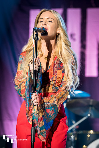 Laura Evans on vocals