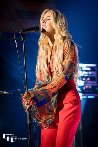 Laura Evans on vocals