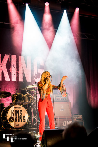 Laura Evans on vocals