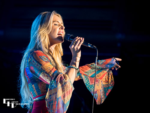 Laura Evans on vocals