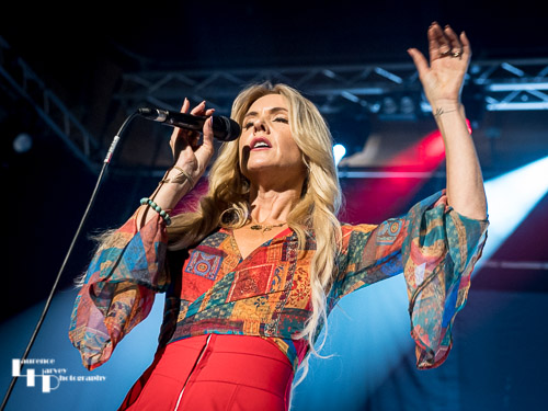 Laura Evans on vocals