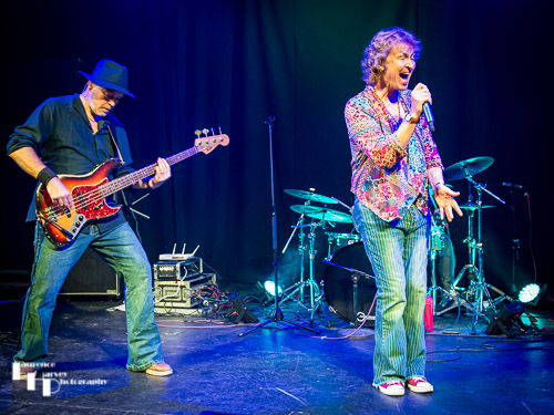 Ian Cook on vocals & Rob Scholes on bass