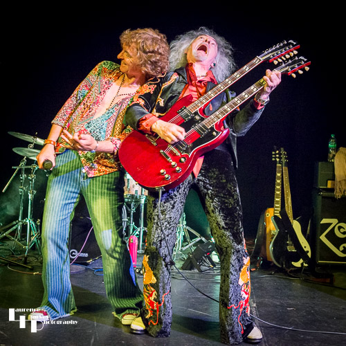 Ian Cook on vocals & Toby Jones on guitar