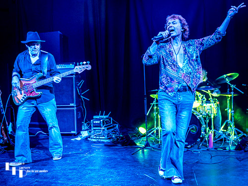 Ian Cook on vocals & Rob Scholes on bass