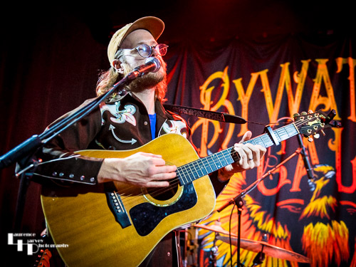 Thomas Dibb on vocals & guitar