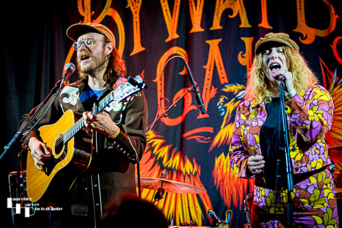 Lauren Housley & Thomas Dibb on vocals & guitar