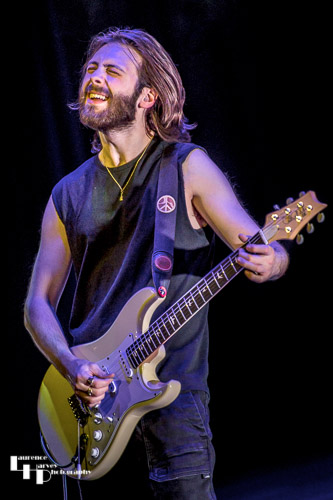 Laurence Jones on guitar & vocals