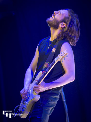 Laurence Jones on guitar & vocals