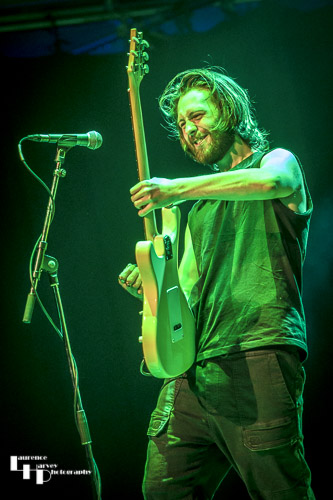 Laurence Jones on guitar & vocals