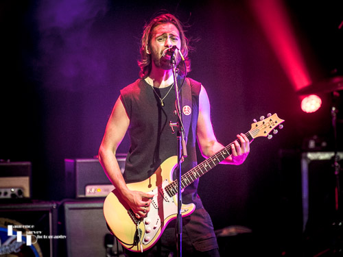 Laurence Jones on guitar & vocals