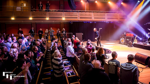 Laurence Jones & The Apex crowd