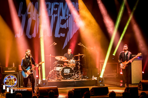 Laurence Jones & his band on stage at The Apex