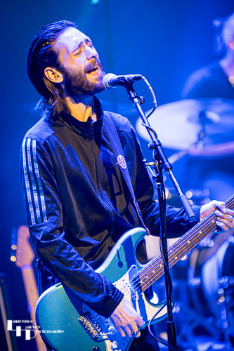 Laurence Jones on guitar & vocals